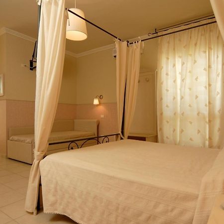 Hotel Mocambo Piscina E Spiaggia San Benedetto del Tronto Dış mekan fotoğraf