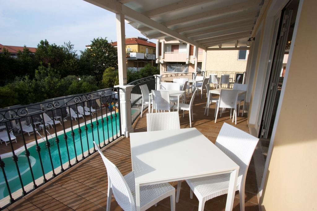 Hotel Mocambo Piscina E Spiaggia San Benedetto del Tronto Dış mekan fotoğraf