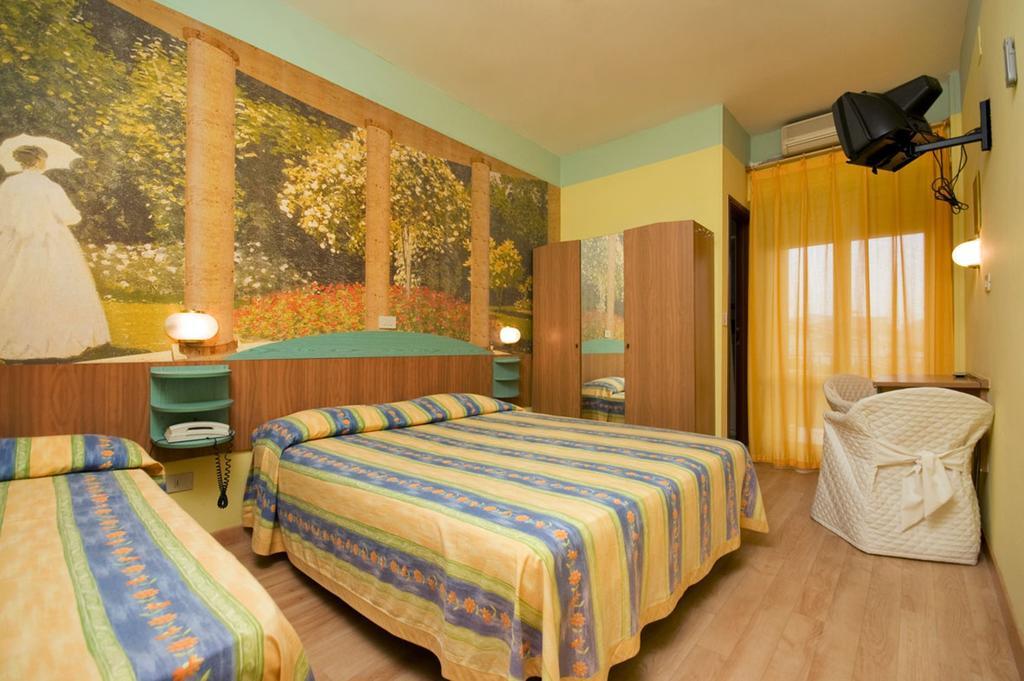 Hotel Mocambo Piscina E Spiaggia San Benedetto del Tronto Dış mekan fotoğraf