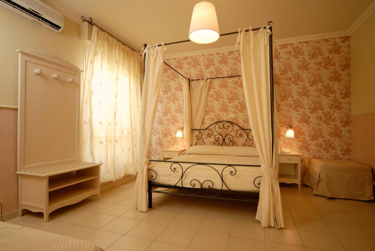 Hotel Mocambo Piscina E Spiaggia San Benedetto del Tronto Dış mekan fotoğraf