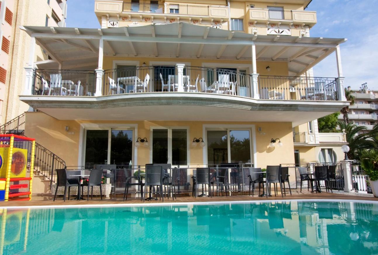 Hotel Mocambo Piscina E Spiaggia San Benedetto del Tronto Dış mekan fotoğraf