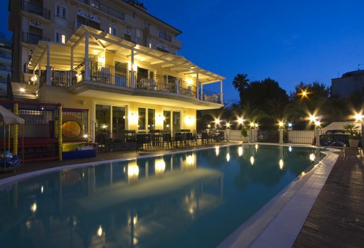 Hotel Mocambo Piscina E Spiaggia San Benedetto del Tronto Dış mekan fotoğraf