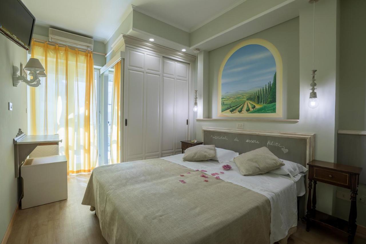 Hotel Mocambo Piscina E Spiaggia San Benedetto del Tronto Dış mekan fotoğraf